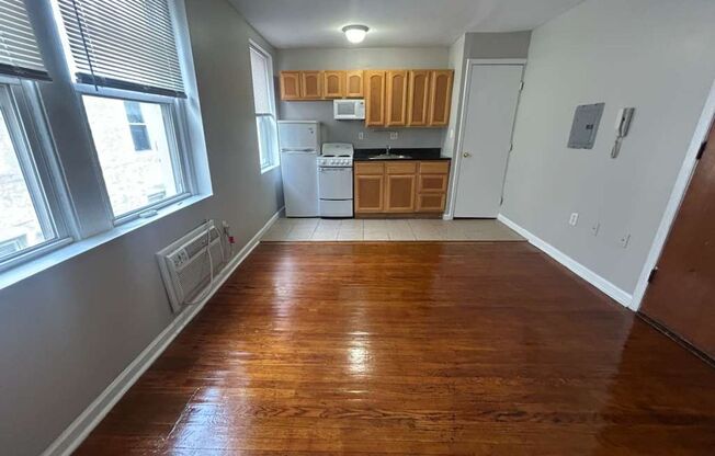 Studio, 1 bath, 280 sqft, $990, Unit A24