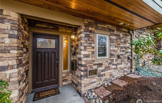 2bd/2.5ba Seattle Townhome