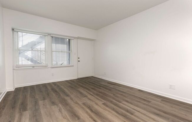 1 bed, 1 bath, $850, Unit 212