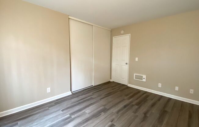 3 beds, 1 bath, $2,699, Unit 4964-07