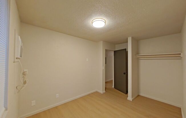 2 beds, 1 bath, 647 sqft, $1,660, Unit 33A