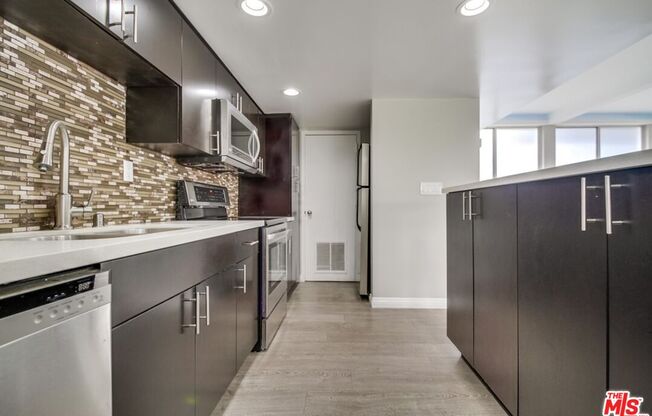 2 beds, 2 baths, 1,377 sqft, $5,750, Unit 802