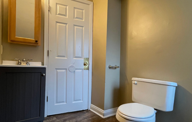 3 beds, 1 bath, $1,425, Unit Unit 4