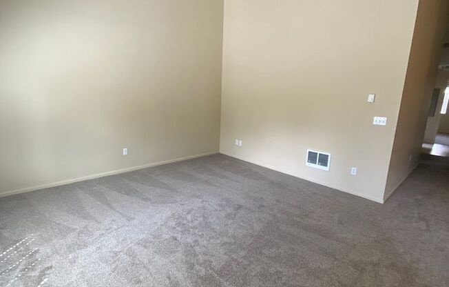 2 beds, 1 bath, $1,900