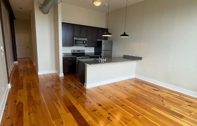 1 bed, 1 bath, 776 sqft, $1,450, Unit 301