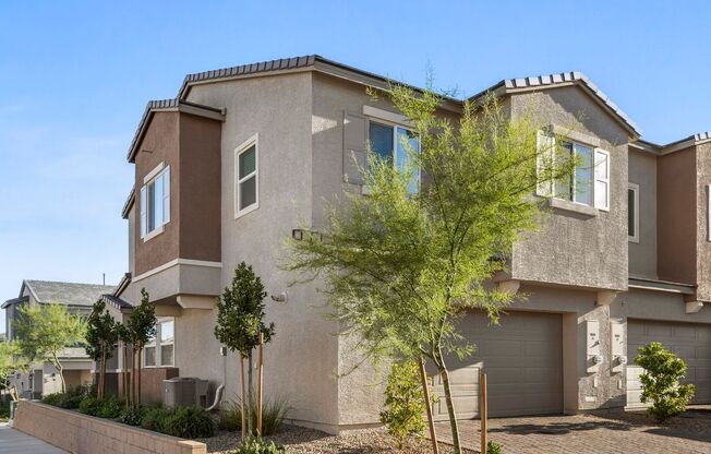 Gated 4 bedroom townhome in the Northwest