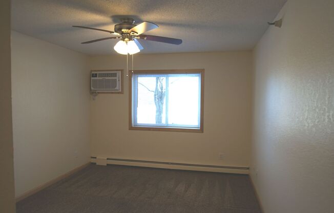 2 beds, 1 bath, 980 sqft, $1,695, Unit 129