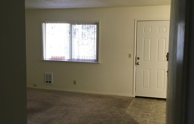 2 beds, 1 bath, 950 sqft, $1,895, Unit 11