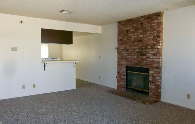 2 beds, 1 bath, 800 sqft, $1,050, Unit #C