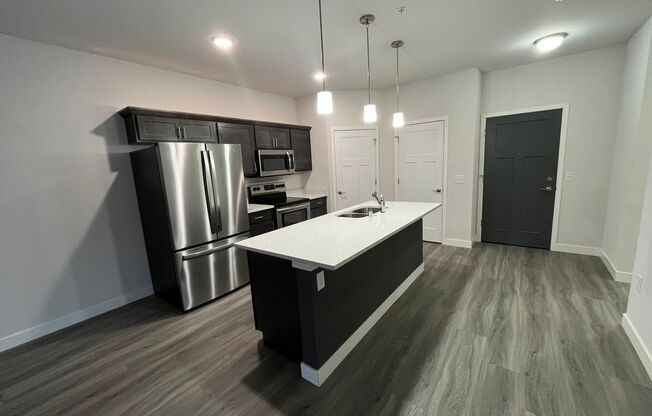 2 beds, 2 baths, 1,092 sqft, $1,900, Unit 1400-211