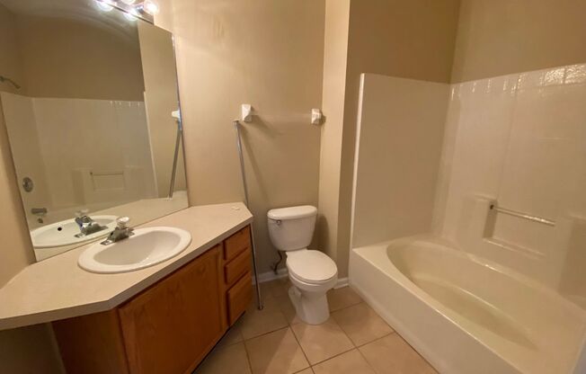 3 beds, 2 baths, $1,699, Unit # 229