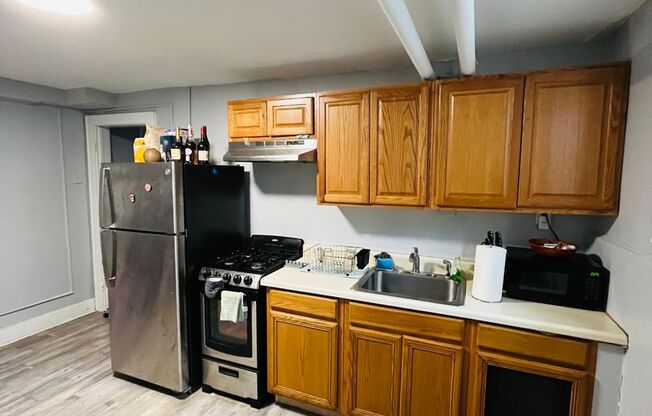 1 bed, 1 bath, 700 sqft, $1,195, Unit 8