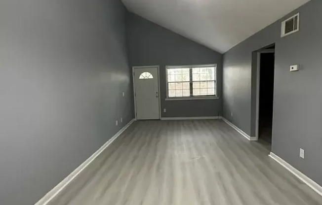 1 bed, 1 bath, 600 sqft, $899, Unit 8215-5