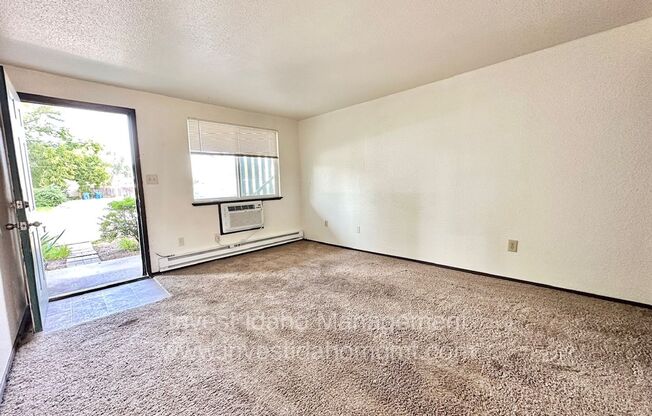 2 beds, 1 bath, $1,195