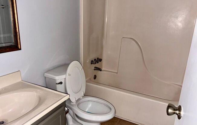 2 beds, 1 bath, 750 sqft, $1,045, Unit B-503C4