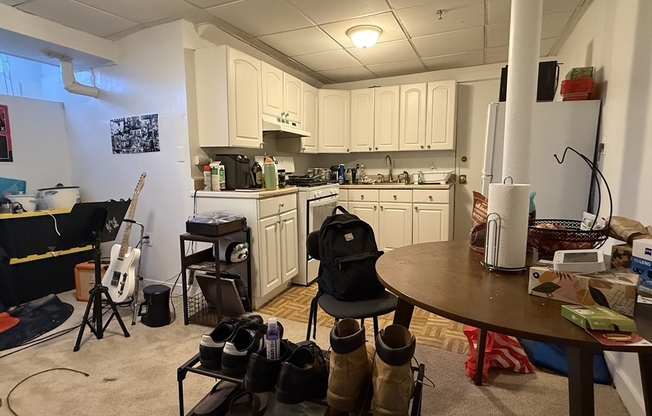 2 beds, 1 bath, $3,050, Unit B6