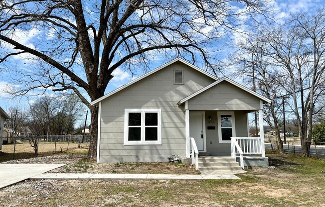 3 Bedroom 1.5 Bath convenient to all that Waco has to offer!