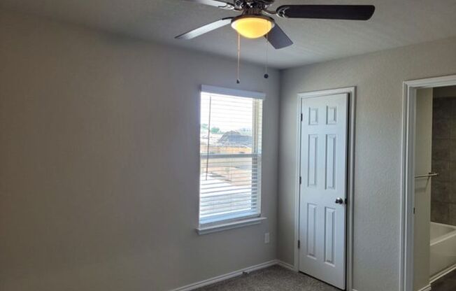 3 beds, 2 baths, $1,425, Unit 3440 Scott Circle