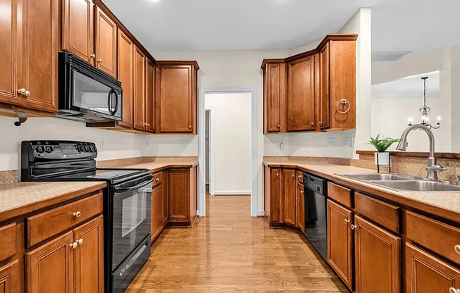 Large 3 Bedroom 2.5 Bath Townhouse in Riverside Subdivision of Raleigh!