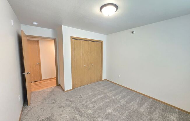 2 beds, 1 bath, 1,090 sqft, $1,230, Unit 3400 108