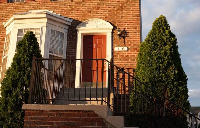 Beautiful 3 BR/ 2.5 BA EOG Townhome in Crain Summit!