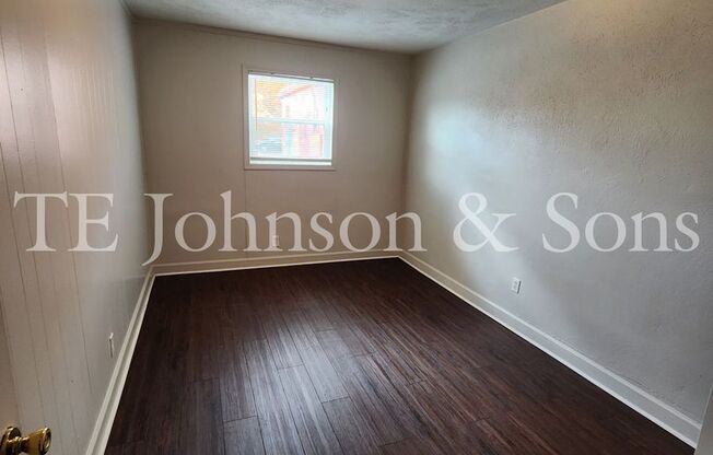 Cozy 2 Bedroom Apartment on N Cameron Ave