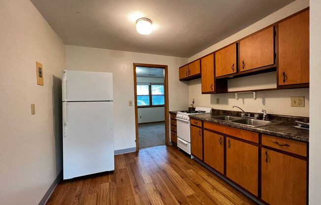 1 bed, 1 bath, $850, Unit 02