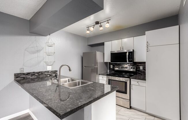 3 beds, 2 baths, $1,450, Unit Unit 184