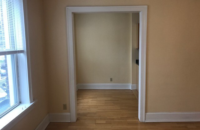 Studio, 1 bath, 420 sqft, $1,137, Unit 109