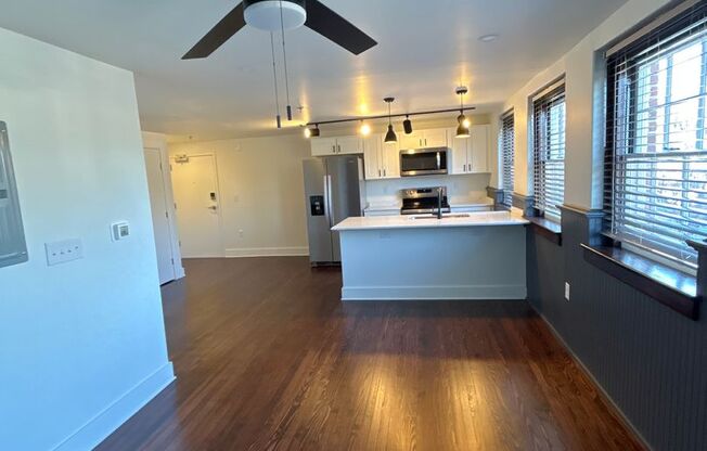 2 beds, 2 baths, 1,034 sqft, $1,350, Unit Unit 201