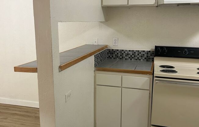 1 bed, 1 bath, 660 sqft, $1,350, Unit OPA-142