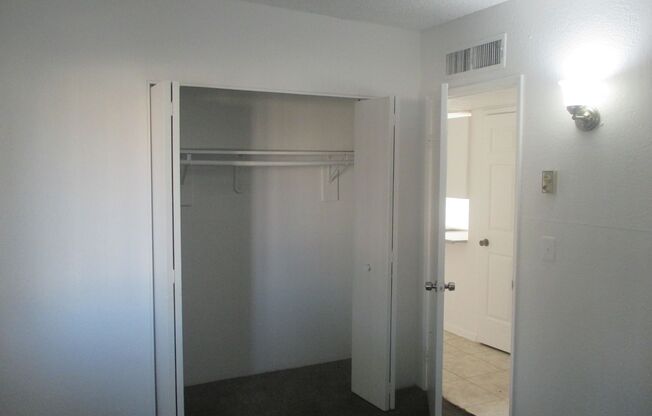 2 beds, 1 bath, 750 sqft, $1,075, Unit CH1360-305