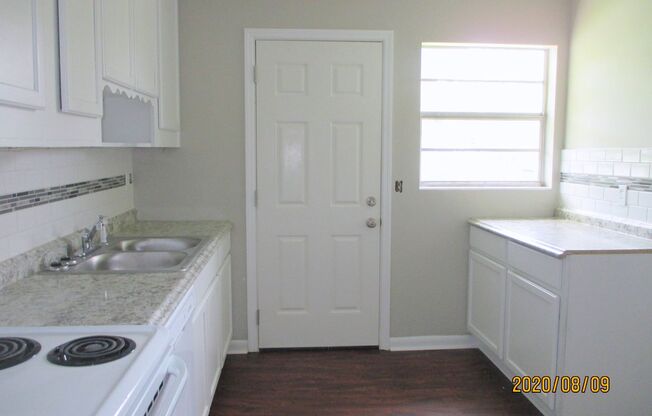 Renovated 3/1 off 103rd St