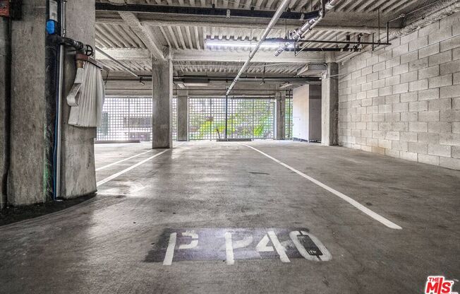 1 bed, 1.5 baths, 929 sqft, $4,100, Unit 909