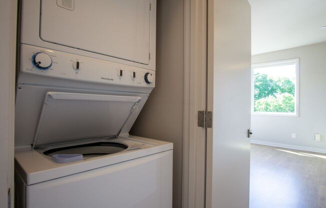 1 bed, 1 bath, $1,375, Unit 410