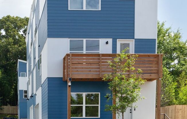 Newly Constructed 4/2.5 Minutes From Grant Park!