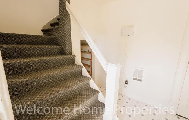 Spacious Attic Apartment Close to WWU