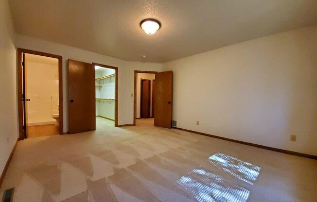 3 beds, 3 baths, 1,789 sqft, $1,860, Unit 3045 40th Southwest C