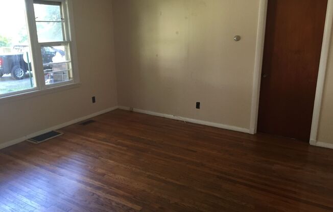 2 beds, 1 bath, $1,375, Unit A