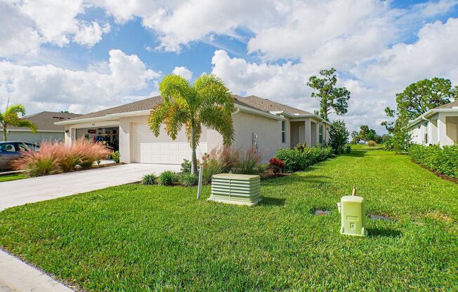 Immaculate Brand New construction Villa 2beds+den 2 baths in Lehigh Acres