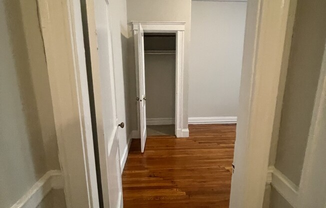 2 beds, 1 bath, $2,800, Unit 5