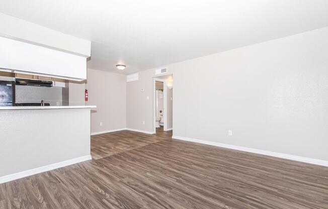 1 bed, 1 bath, 560 sqft, $895
