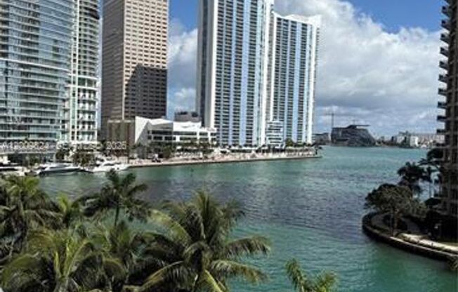 2 beds, 2 baths, 1,325 sqft, $5,000, Unit 465 Brickell Ave # 619