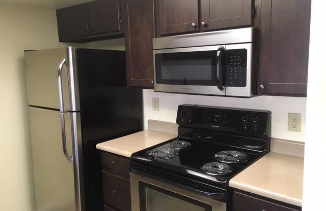 2 beds, 1 bath, 830 sqft, $1,349, Unit 235
