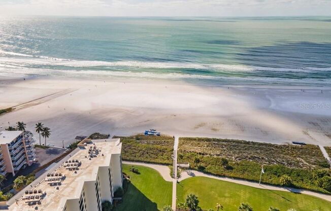 SEASONAL INCREDIBLE SOUTHWESTERN GULF VIEWS OVERLOOKING WORLD FAMOUS SIESTA KEY BEACH!