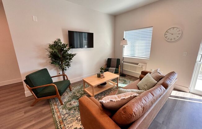 2 beds, 2 baths, 900 sqft, $1,850, Unit 111 (STR)
