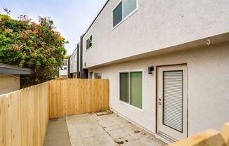 3958-3966 Riviera Drive - 3929-3931 Gresham Street