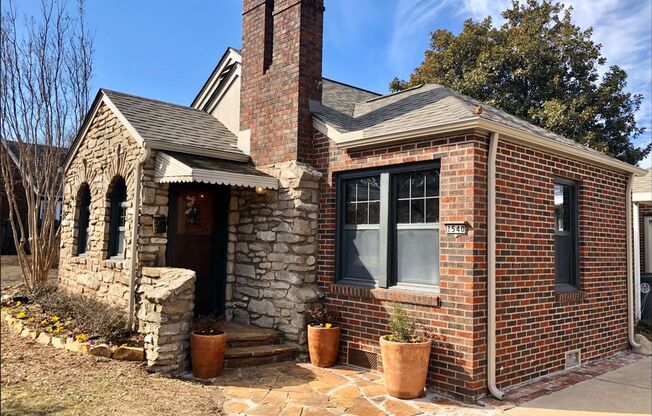Beautifully renovated single-level home in desirable Florence Park
