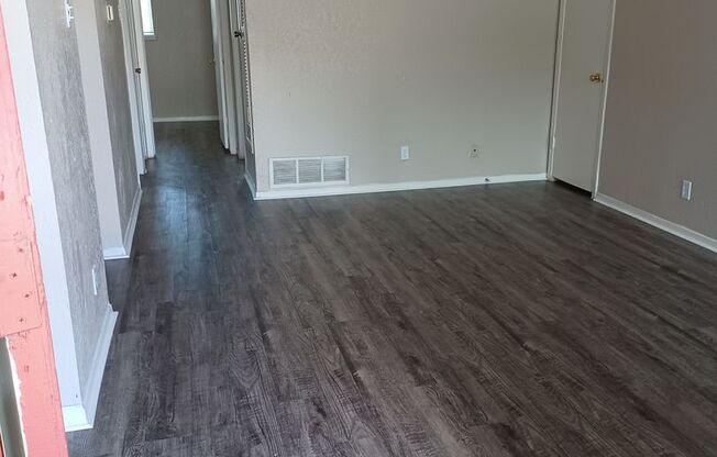 2 beds, 1 bath, 850 sqft, $966, Unit G11