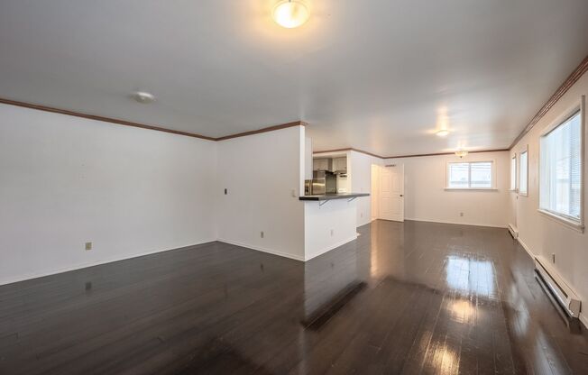 "Holiday Move-In Incentive – 50% Off First Month’s Rent"  Spacious 4-Bedroom Contemporary Home with 1-Bedroom ADU